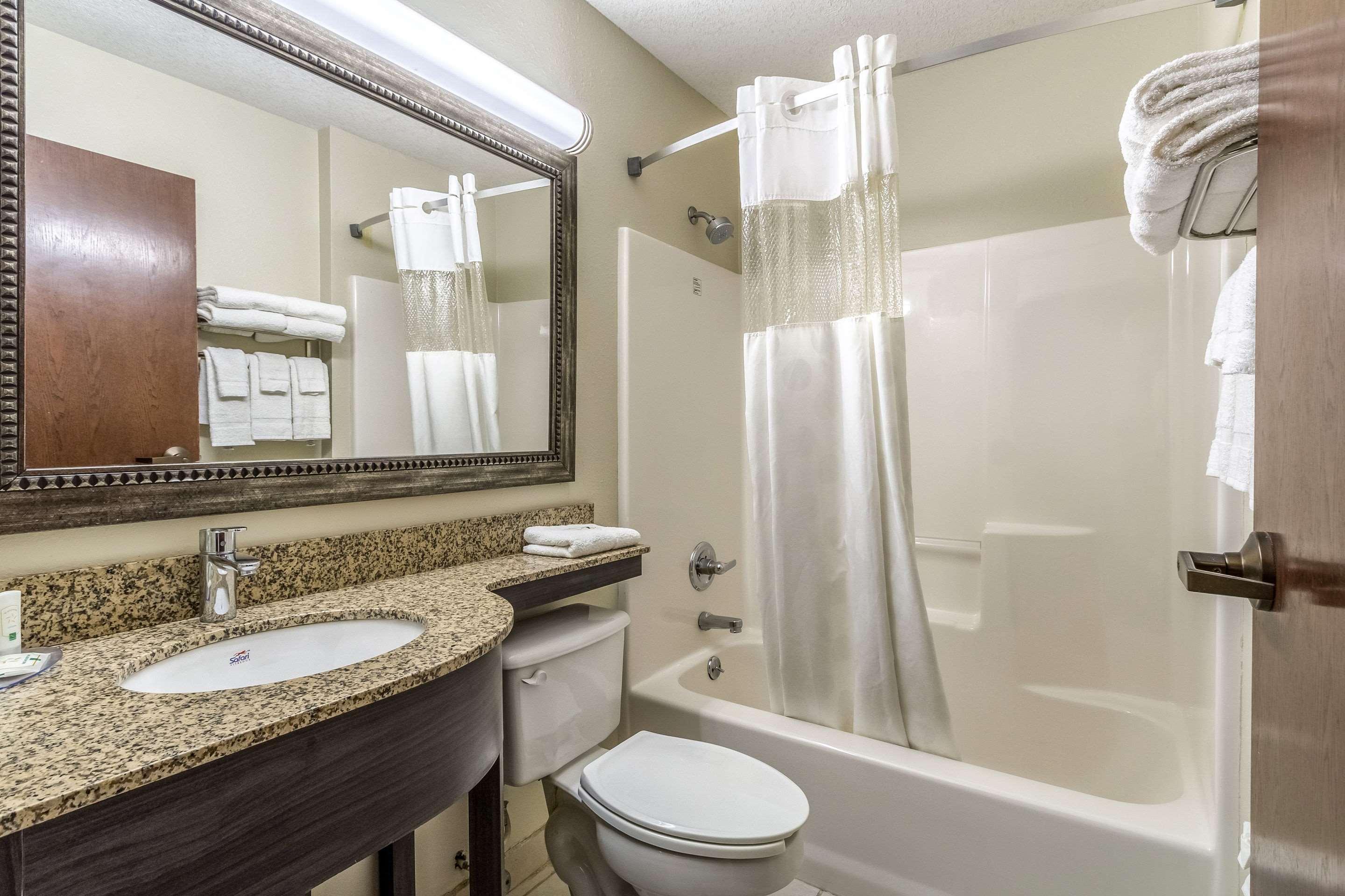 Quality Inn & Suites North Lima - Boardman Exteriér fotografie
